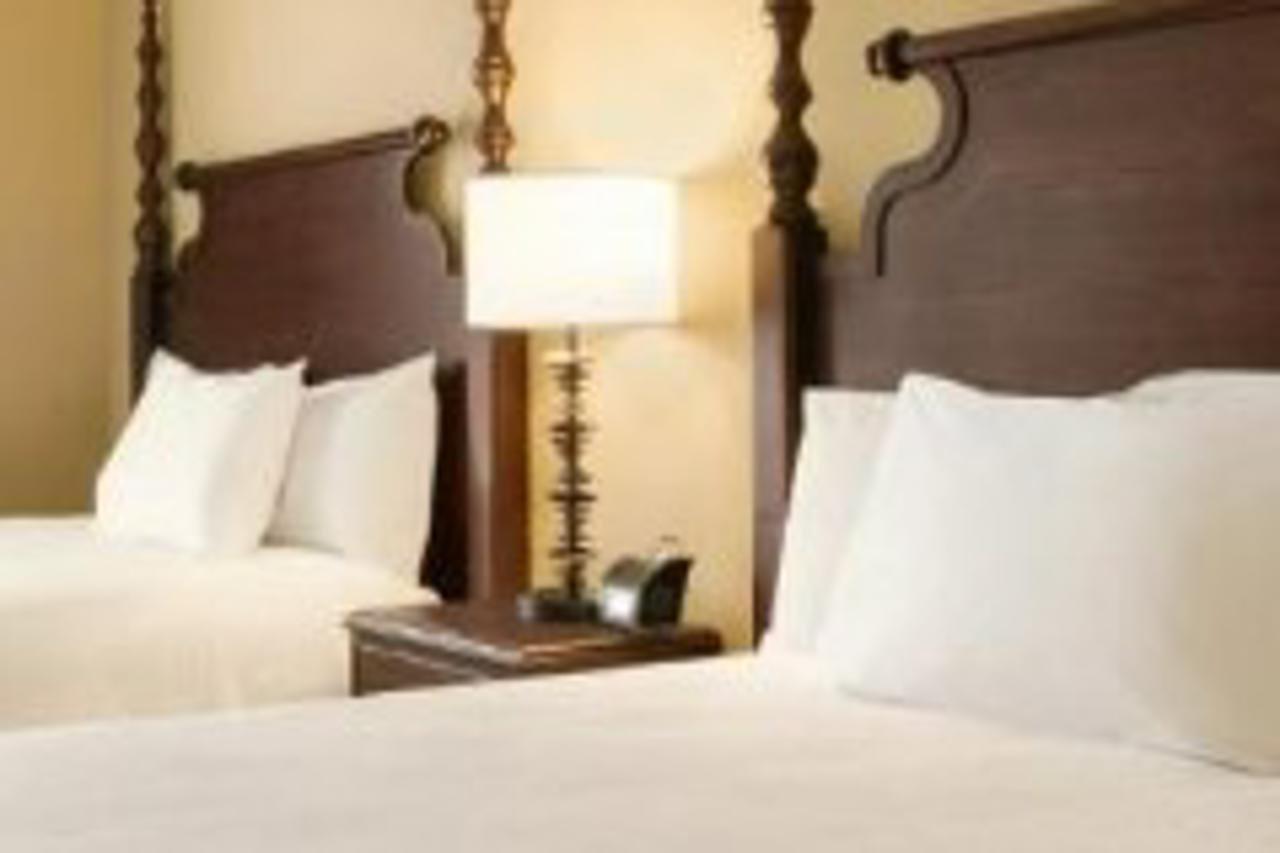 Embassy Suites Savannah Historic District Екстер'єр фото