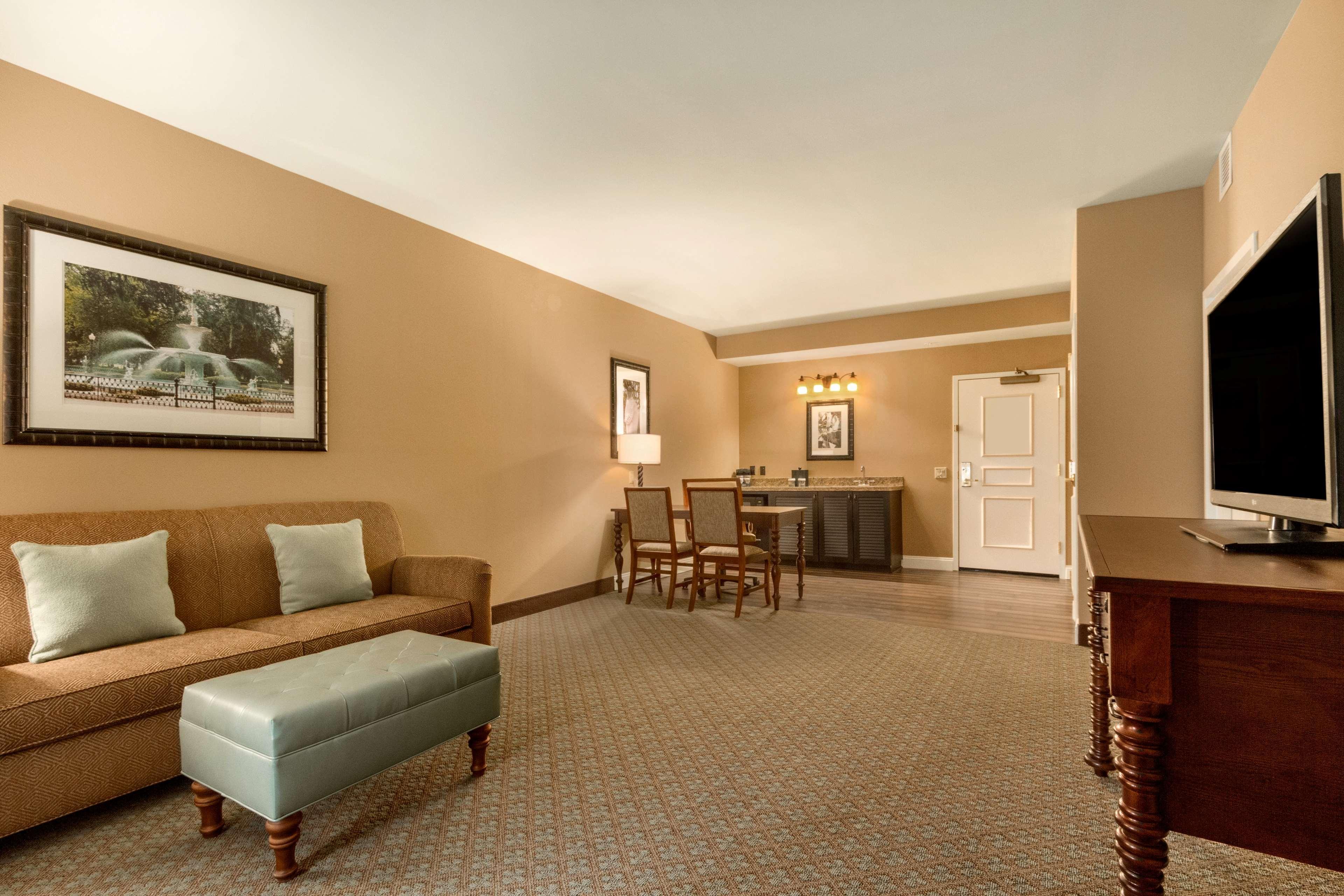 Embassy Suites Savannah Historic District Екстер'єр фото