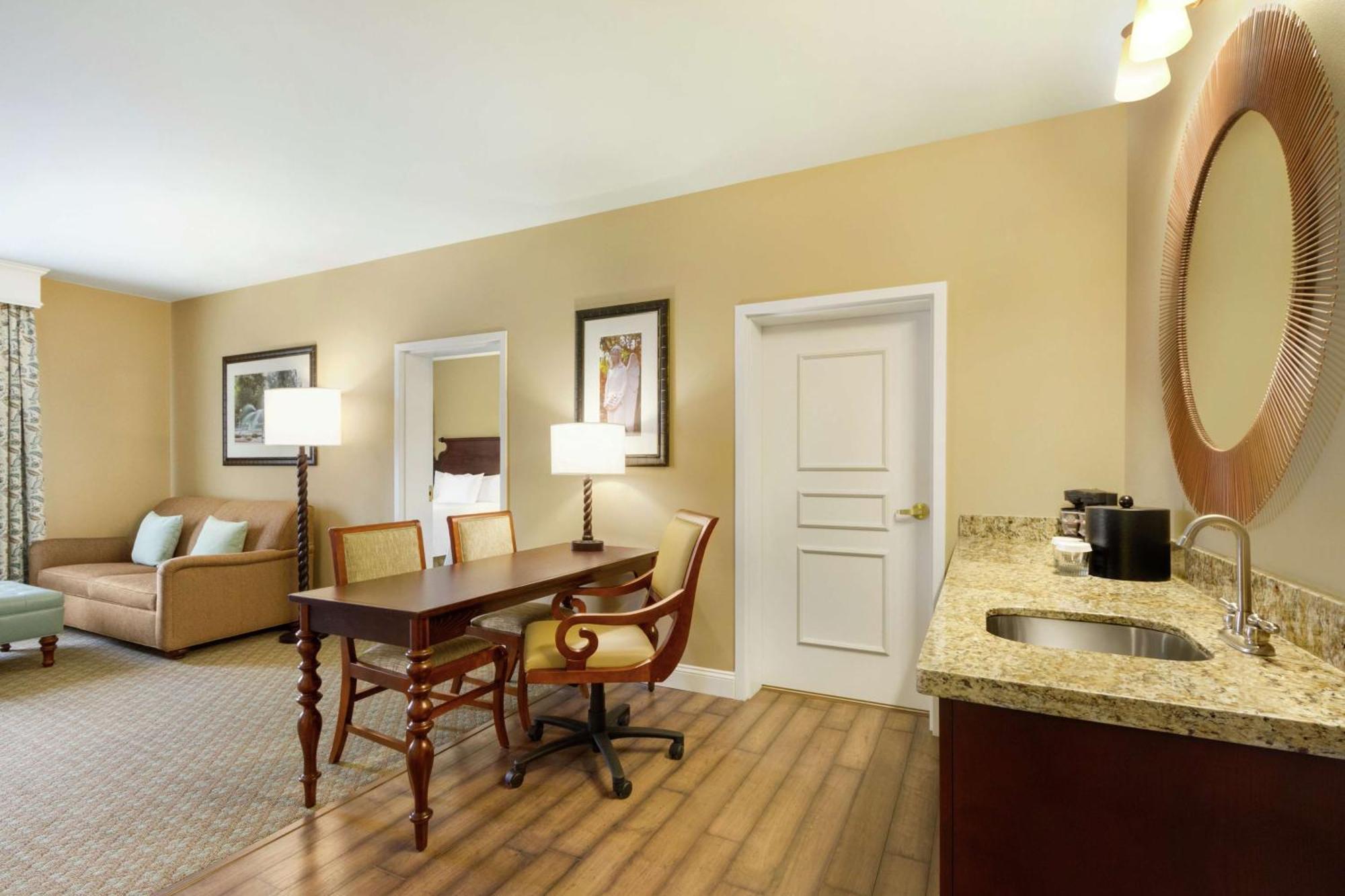 Embassy Suites Savannah Historic District Екстер'єр фото