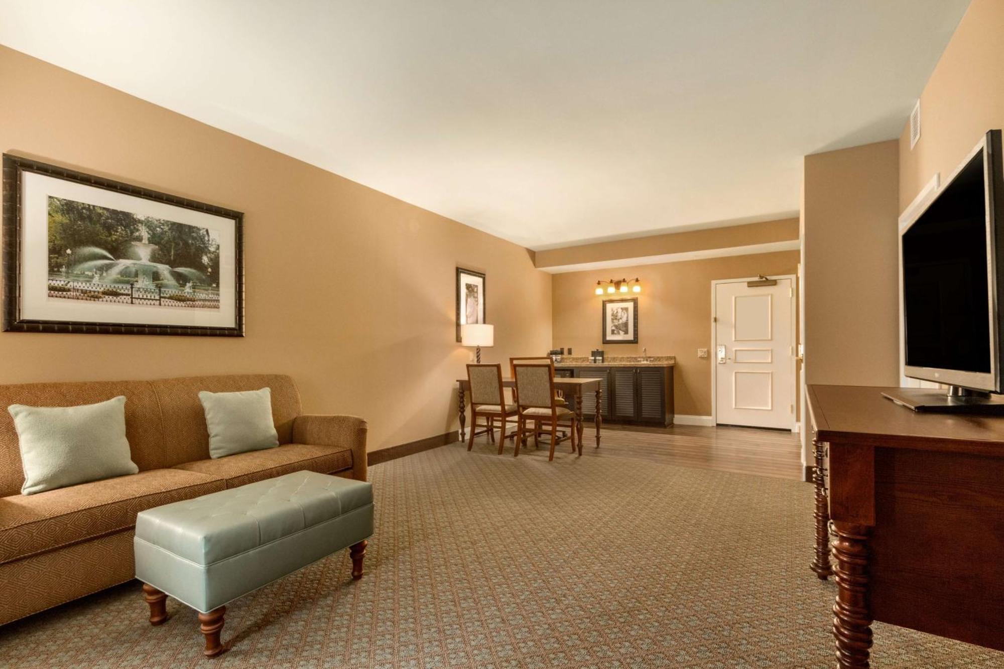 Embassy Suites Savannah Historic District Екстер'єр фото
