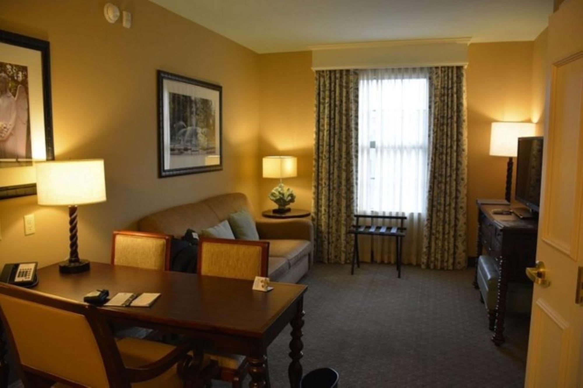 Embassy Suites Savannah Historic District Екстер'єр фото