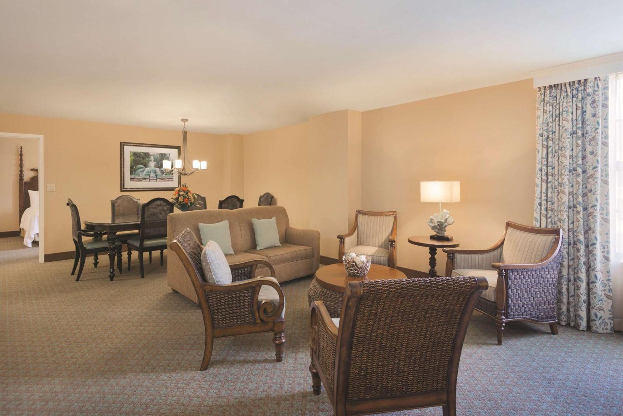 Embassy Suites Savannah Historic District Екстер'єр фото