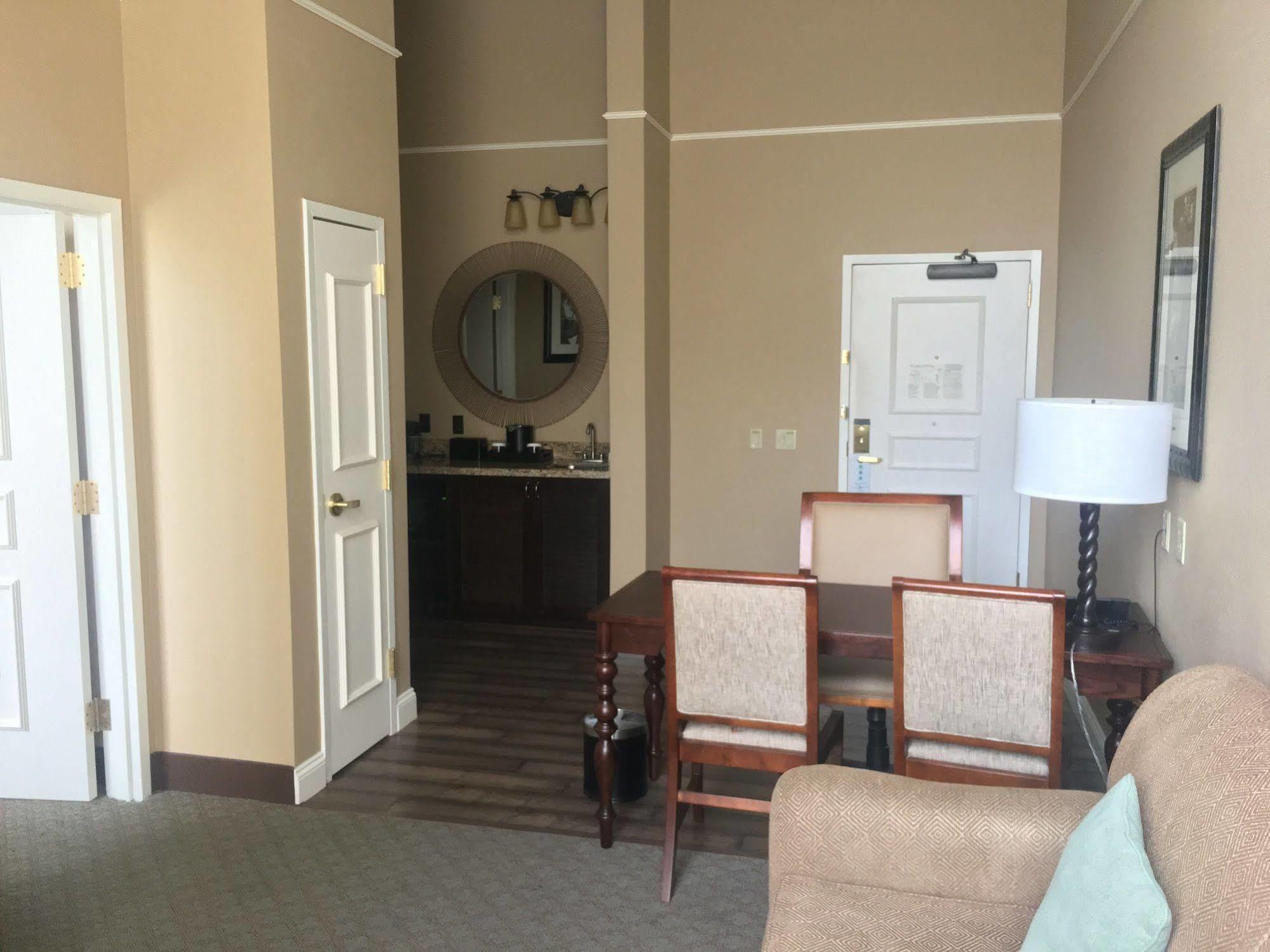 Embassy Suites Savannah Historic District Екстер'єр фото