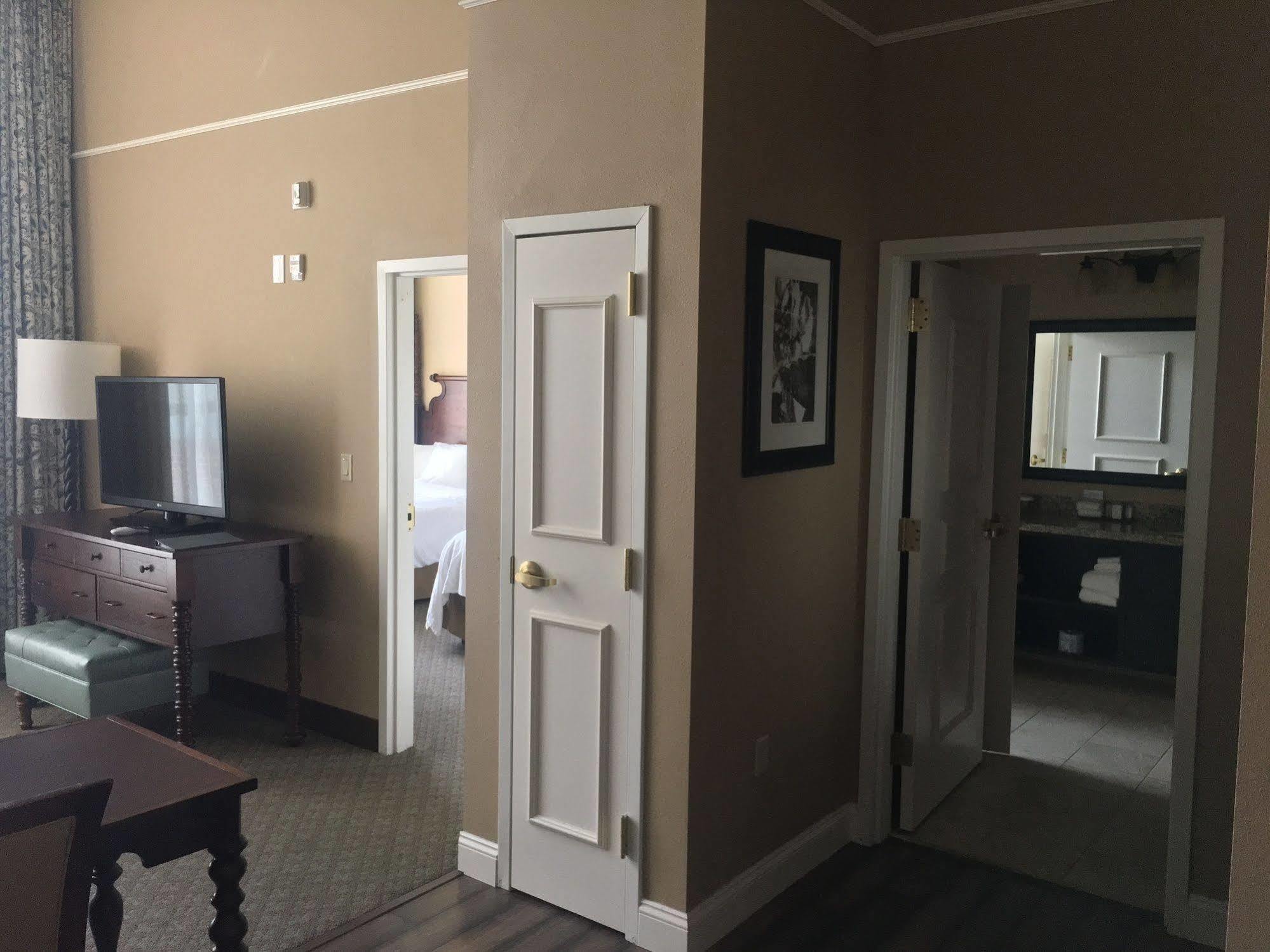 Embassy Suites Savannah Historic District Екстер'єр фото